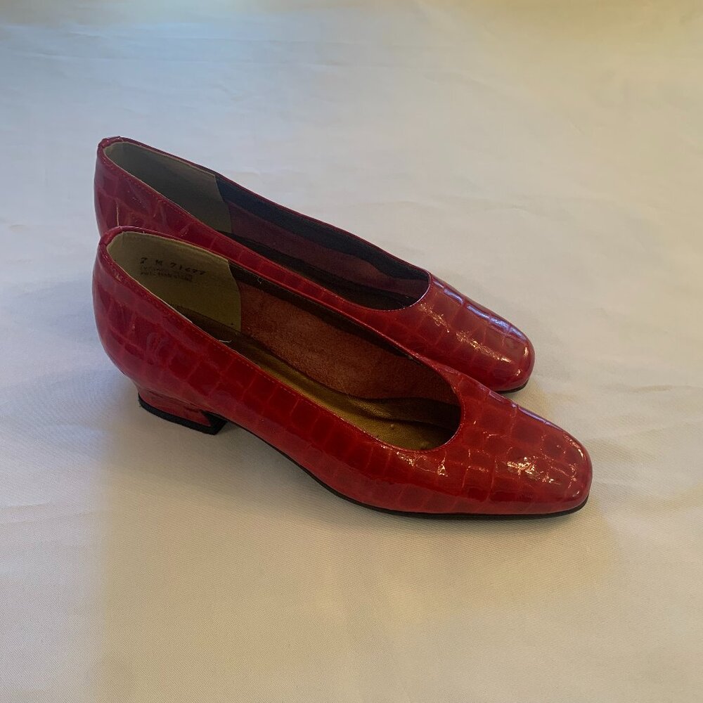 Vintage 80's Red Magdesian Croc Pattern Size 7 Low Heel Pumps Square Toe